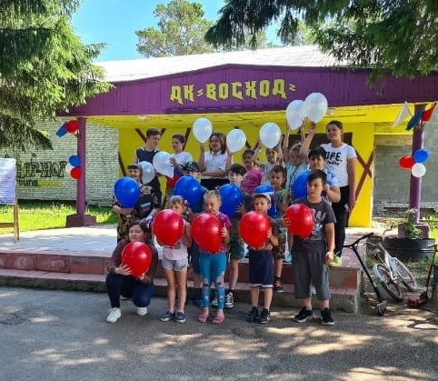 rasprostranenie_lentochek_trikolor_i_malenkih_flazhkov_kubovinskiy_selsovet_p._sosnovka_mku_sko_vmeste_dk_voshod_2_0.jpg